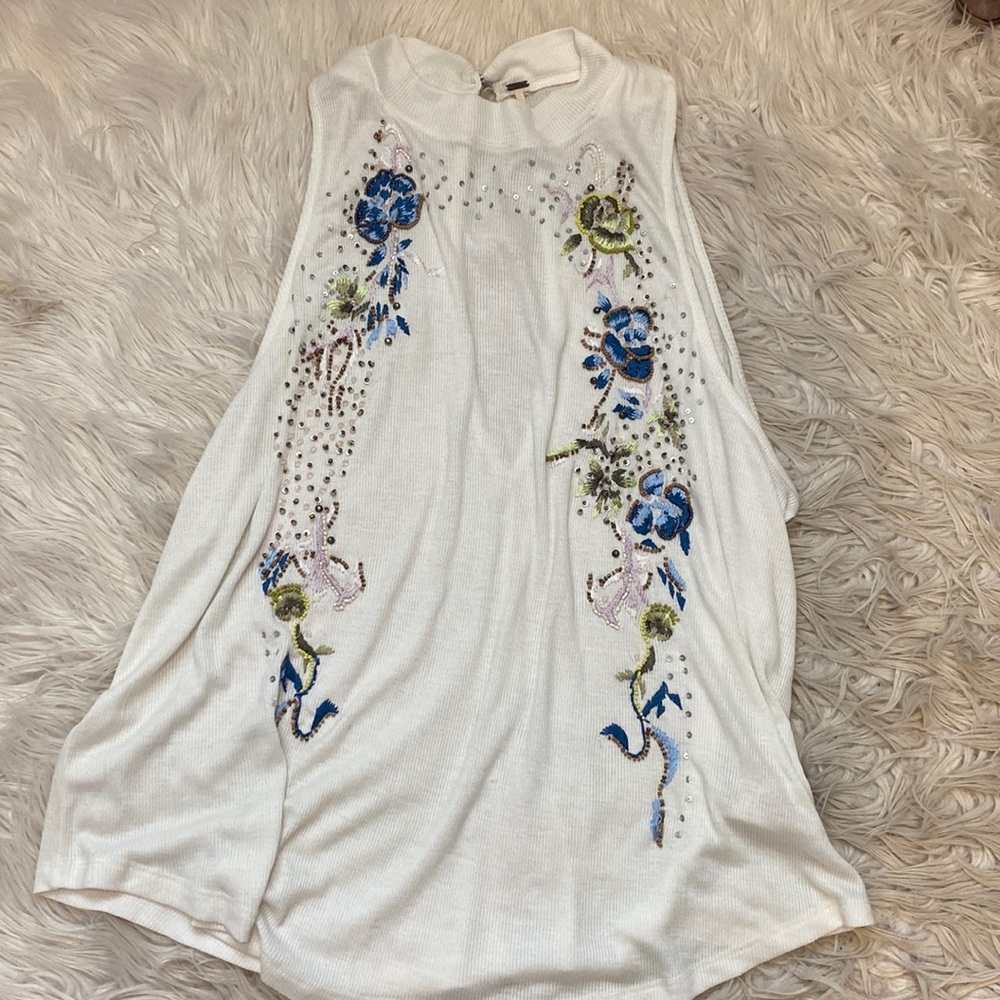 Embellished free people soft white tank with keyhole back neck buttons